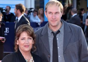 배우 앤 도드와 감독 크레이그 조벨이 2012년 도빌 아메리카 영화제에서 영화를 홍보하고 있다.