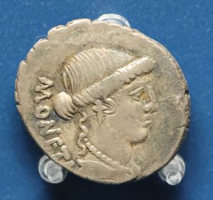 데나리우스에 새겨진 유노 모네타의 흉상