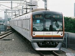 8량 편성으로 운용하는 제01편성. (2010년 8월 10일 세이부 이케부쿠로 선 샤쿠지코엔 역)