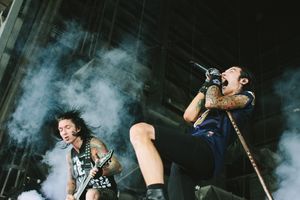 2014년 워프 투어에서 공연하는 블랙 베일 브라이즈