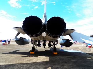 IDF F-CK-1A 1462 출구 노즐 및 부분적으로 적재된 무기