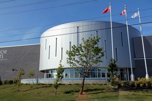 수페리어 하이츠 칼리지 & 직업학교