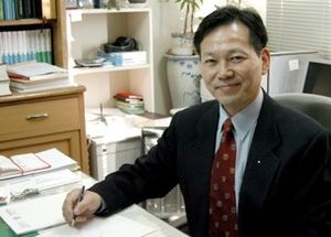 조용승은 평생을 수학 연구에 헌신했으며, 그의 전문 분야는 기하학적 위상수학이다 (2015년 이화여자대학교 연구실에서).