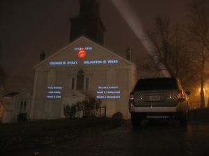 1914-1918-Vigil Project (2009). 1차 세계 대전에서 사망한 68,000명 이상의 캐나다인의 이름이 6일 밤 동안 핼리팩스에 있는 세인트 폴 교회를 포함한 기념비에 투사되었다.