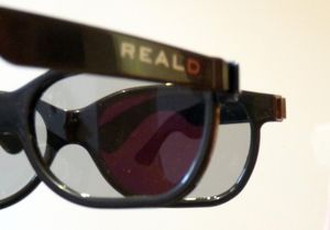 한쪽 눈으로 거울을 본 상태. 눈을 뜨고 있어도 항상 반사광은 어둡다.