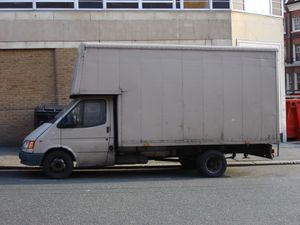 루턴 바디를 장착한 포드 트랜짓 밴