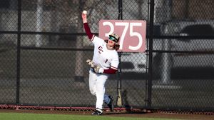 얼럼 칼리지 야구팀은 캠퍼스에서 제공되는 18개의 NCAA 디비전 III 스포츠 중 하나입니다.