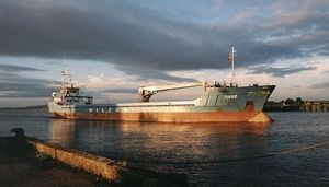 2002년 키드비를 지나가는 골재 운반선 Tinno