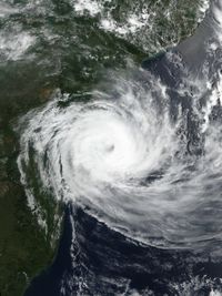 2월 24일, 사이클론 프레디가 모잠비크에 상륙하였다.