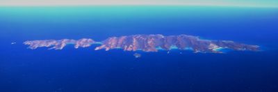 에스피리투산토섬과 파르티다섬(Isla Partida)은 지협으로 연결되어 있다.