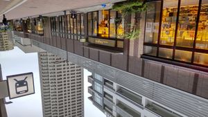 샤쿠지이코엔역 북서쪽 (Emio North) (2021년 5월)