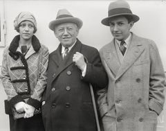 렘리 가족(누나 로자벨, 아버지 칼 렘리 시니어, 렘리 주니어)