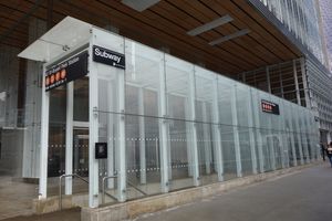 뱅크 오브 아메리카 타워의 지하철 입구