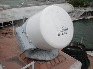 소련 항공모함 민스크에 탑재된 CIWS(근접 방어 무기 체계)포의 밀리미터파 사격 통제 레이더, 러시아
