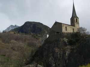 라론 교회와 주변