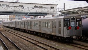 2017년 11월 도큐에서 출고된 3량 편성 1111호와 2량 편성 1103호