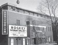 1953년 오디토리움. 세너터스 경기와 민토 폴리스 (Minto Follies) 공연 예정