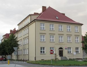 유제프 피우수트스키 고등학교