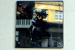 크시슈토프 코메다 기념 명판