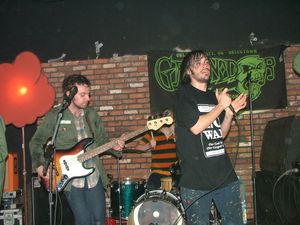 미위드아웃유 (오른쪽)의 애런 바이스