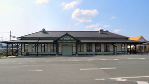 가미쿠마모토 역 앞 노면전차 정류장