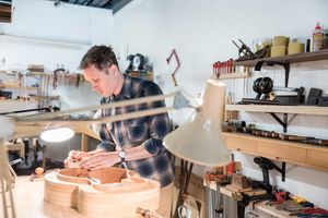 기타 제작자의 환경 초상