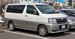 닛산 엘그란드(후기형) 정측면
