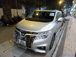 닛산 엘그란드(후기형) 정측면