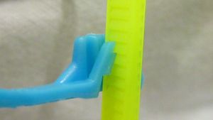 케이블 타의 래칫 메커니즘.