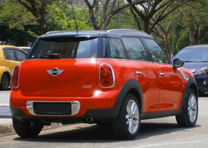 미니 컨트리맨(전기형) 후측면