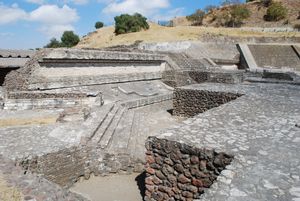 제단 정원의 북서쪽 모서리