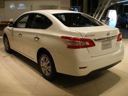 닛산 실피 (B17) 후측면