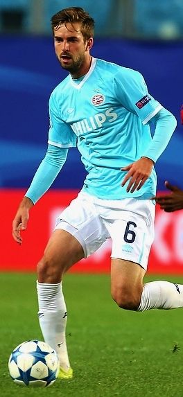 2015년 PSV에서 뛰고 있는 프뢰퍼