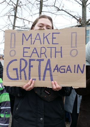 2019년 베를린에서 열린 "Make Earth Greta Again" 시위자