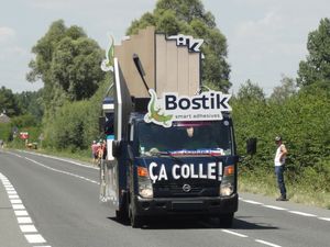 뚜르드프랑스의 보스틱 광고 차량