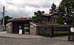 파나규리슈테의 전통 건축. 역사 박물관 건물