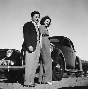 하우와 그의 아내, 사노라 밥