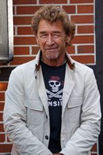 페터 마페이, 타발루가 제작자 중 한 명