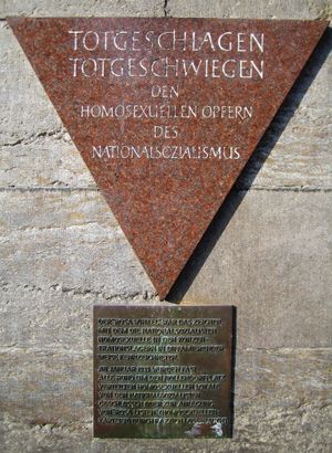 분홍색 삼각형 기념비