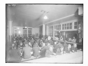 1910년경 뉴욕주의 공동 숙박소의 공동 식사 공간