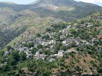 시라코(이오아니나 현 북추메르카 시). 아로마니아인의 마을이다. 이 마을 출신의 이오아니스 콜레티스는 아로마니아인이었으며, 대 그리스주의를 주창했다.