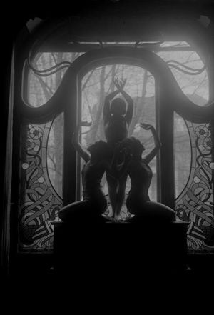 베를린 그루네발트에 있는 라반의 안무 연구소에서 무용 학생들이 창가 모습을 형성하고 있다(1929년 11월).