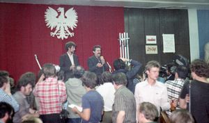 1980년 8월 레닌 조선소의 파업 위원회. 보그단 리스(왼쪽)와 레흐 바웬사(오른쪽).