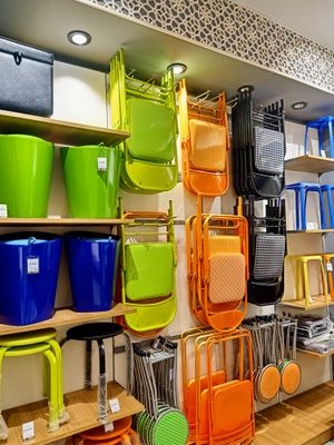 판매대에 놓인 접의자