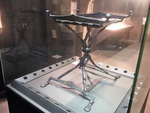 접이식 의자(Sella Plicatilis), 9~10세기. 이탈리아, 파비아 시립 박물관