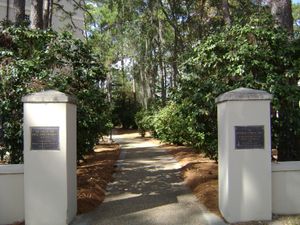 Whitehead Camellia Trail 입구