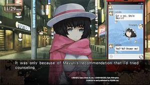 플레이어는 텍스트 상자에서 내러티브를 읽고, 텍스트 또는 스티커로 게임 내 휴대전화에서 메시지에 답하여 캐릭터와 상호 작용할 수 있다.