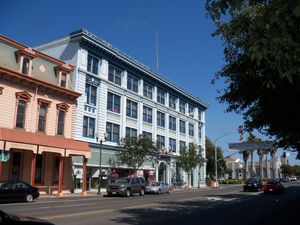 베이 지역 건축가 W. H. Weeks가 1914년에 지은 Lettenich 건물