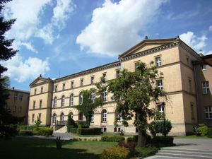 프란치셰크 그로토프스키의 고아원 (현재는 초등학교)