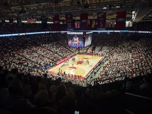 버드 월턴 아레나는 아칸소 레이저백스 농구팀의 홈구장이다.